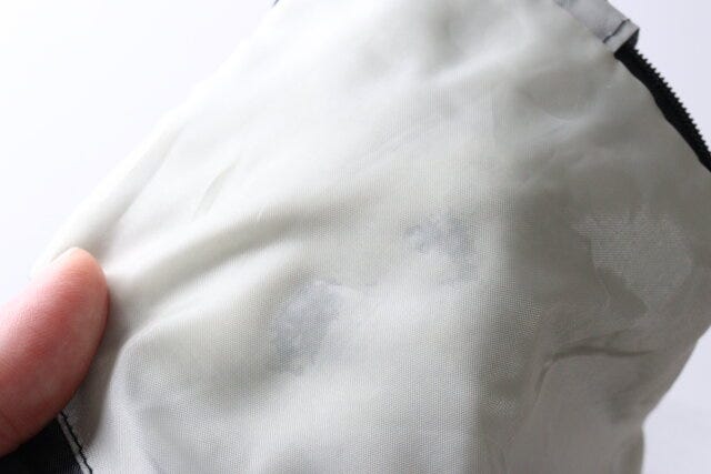 折り畳み傘カバー（ＢＫ）　ダイソー　沁みだし