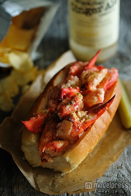 香り豊かなロブスターロール／画像提供：ベイクルーズ