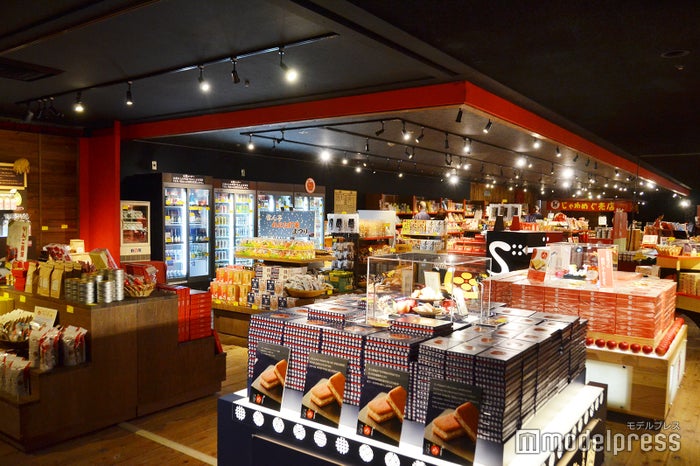 土産物屋(C)モデルプレス