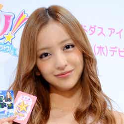 板野友美