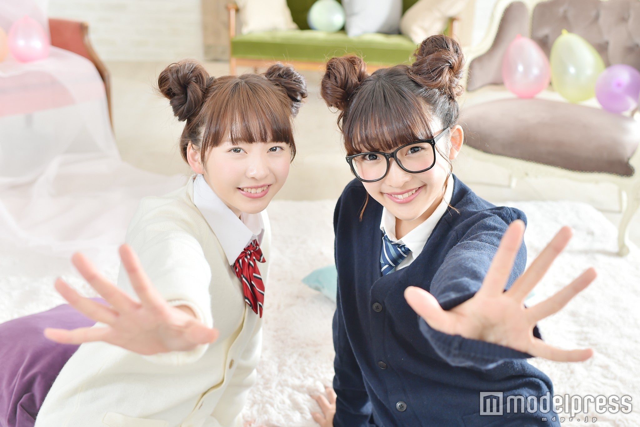 まこみな／（左から）まこ、みなみ／（C）モデルプレス