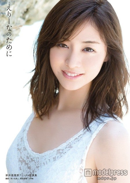 美人お天気キャスター新井恵理那、SEXY水着ショット解禁 白肌ボディに