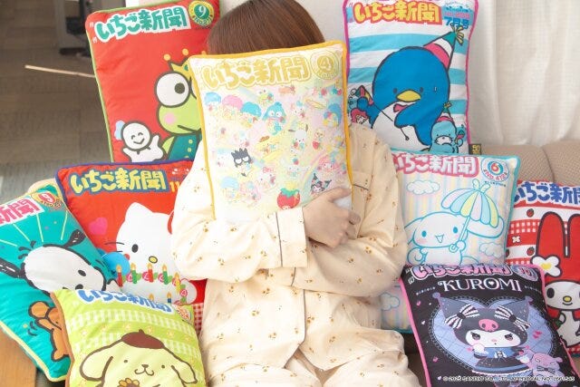 サンリオのいちご新聞50周年の限定グッズのクッション
