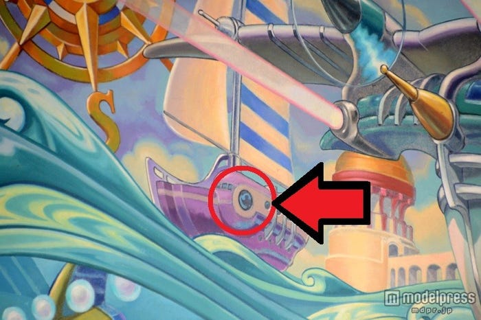 窓にミッキーのシルエット