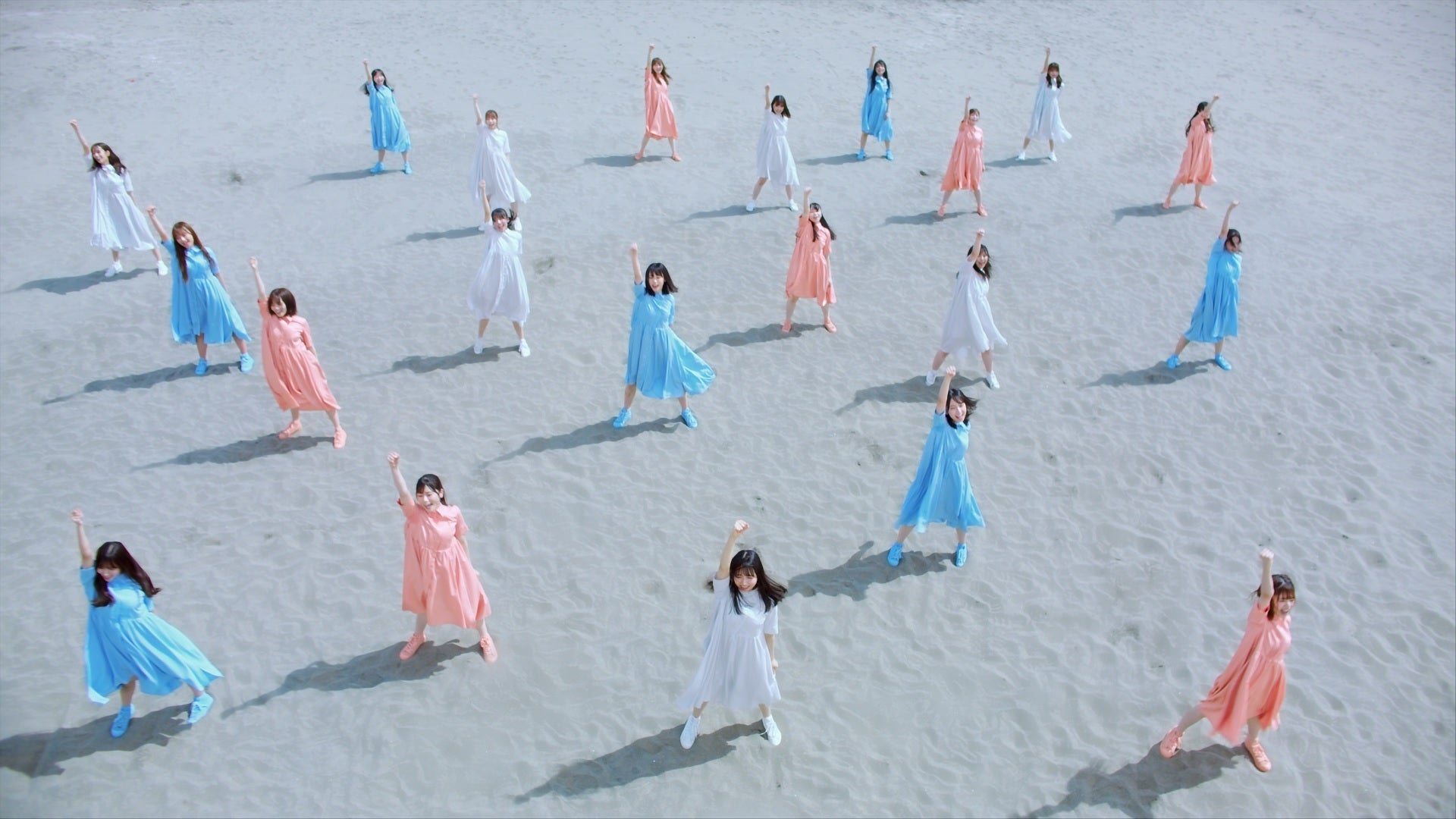 日向坂46「何度でも何度でも」Music Videoより （提供写真）