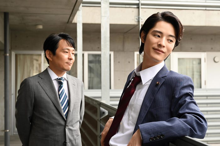 (右)塩野瑛久「ブラックファミリア~新堂家の復讐~」第3話より(C)読売テレビ