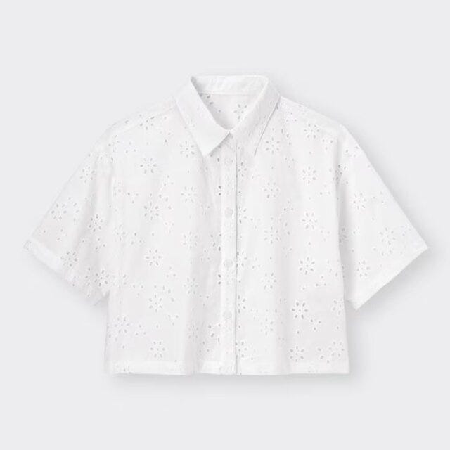 GU　白トップス　コットンレースクロップドシャツ