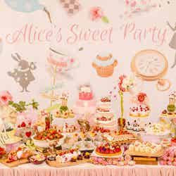 アリスのスイートティーパーティ ~不思議の国のいちご畑~ /画像提供:ツカダ・グローバルホールディング