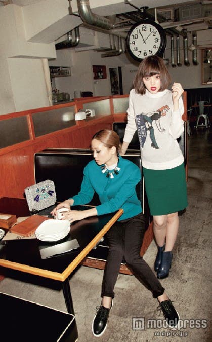 カジュアルアイテム+「SLY」カラーが今季のおしゃれ術(モデル:宮城舞、玉城ティナ)