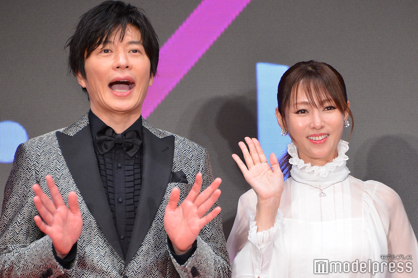 表情豊かな田中圭、深田恭子（C）モデルプレス