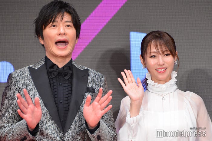 表情豊かな田中圭、深田恭子(C)モデルプレス