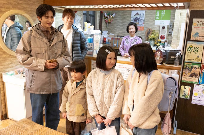 志尊淳、香取慎吾、千葉惣二朗、増田梨沙、市毛良枝、松岡夏輝「日本一の最低男 ※私の家族はニセモノだった」第9話(C)フジテレビ