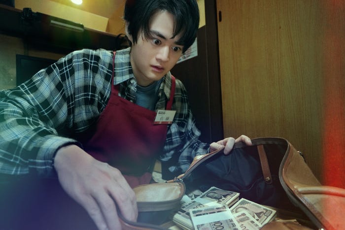 場面写真(C)曽根圭介/講談社 ©2026「藁にもすがる獣たち」製作委員会