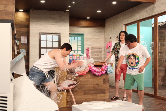 (左から)長田庄平、粗品、カンニング竹山 (C)フジテレビ