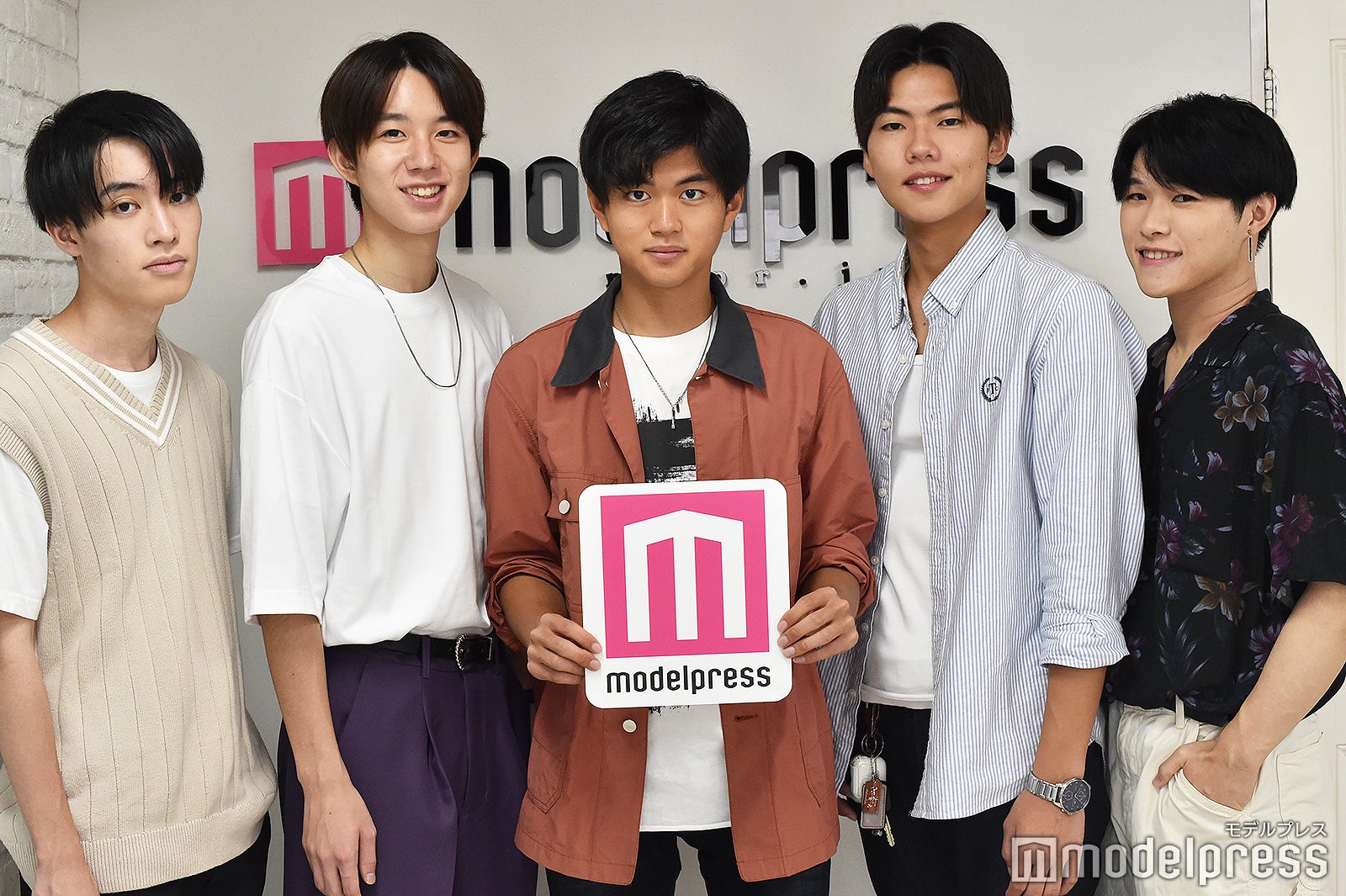 「ミスター慶応理工」ファイナリスト／左から佐藤聞世さん、濤川達也さん、伊藤優之介さん、日比琉偉さん、鄭幸陽さん（C）モデルプレス