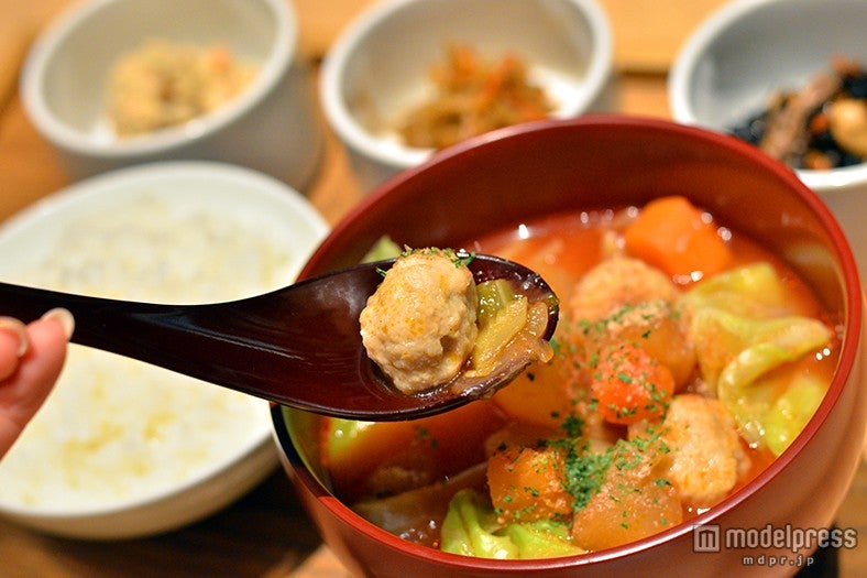 「日本橋だし場 はなれ」／ヘルシーな具沢山だしスープがメインの「だしスープ膳」￥950