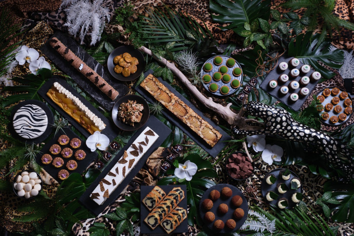コンラッド大阪「レオパード・サファリ」スイーツビュッフェ、秋のファッショントレンドを反映