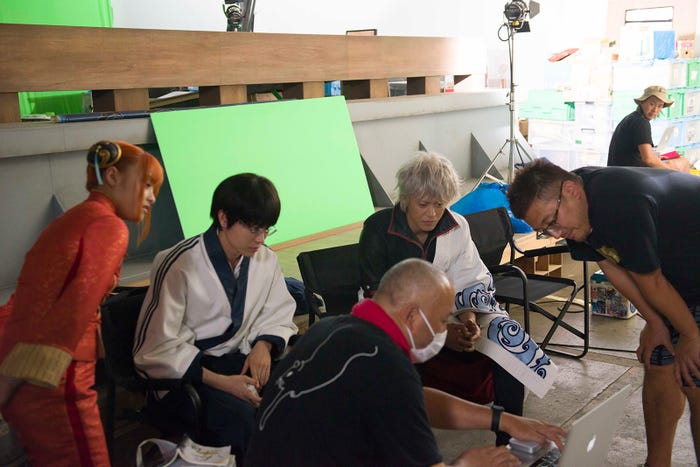 真剣かつ笑いの絶えない現場だ(C)空知英秋/集英社 (C)2017 映画「銀魂」製作委員会
