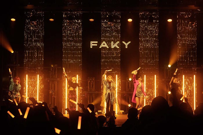 Akina、Hina、Lil’ Fang、Mikako、Taki「FAKY LIVE 2022 #nofilter」/撮影:kazumi watanabe