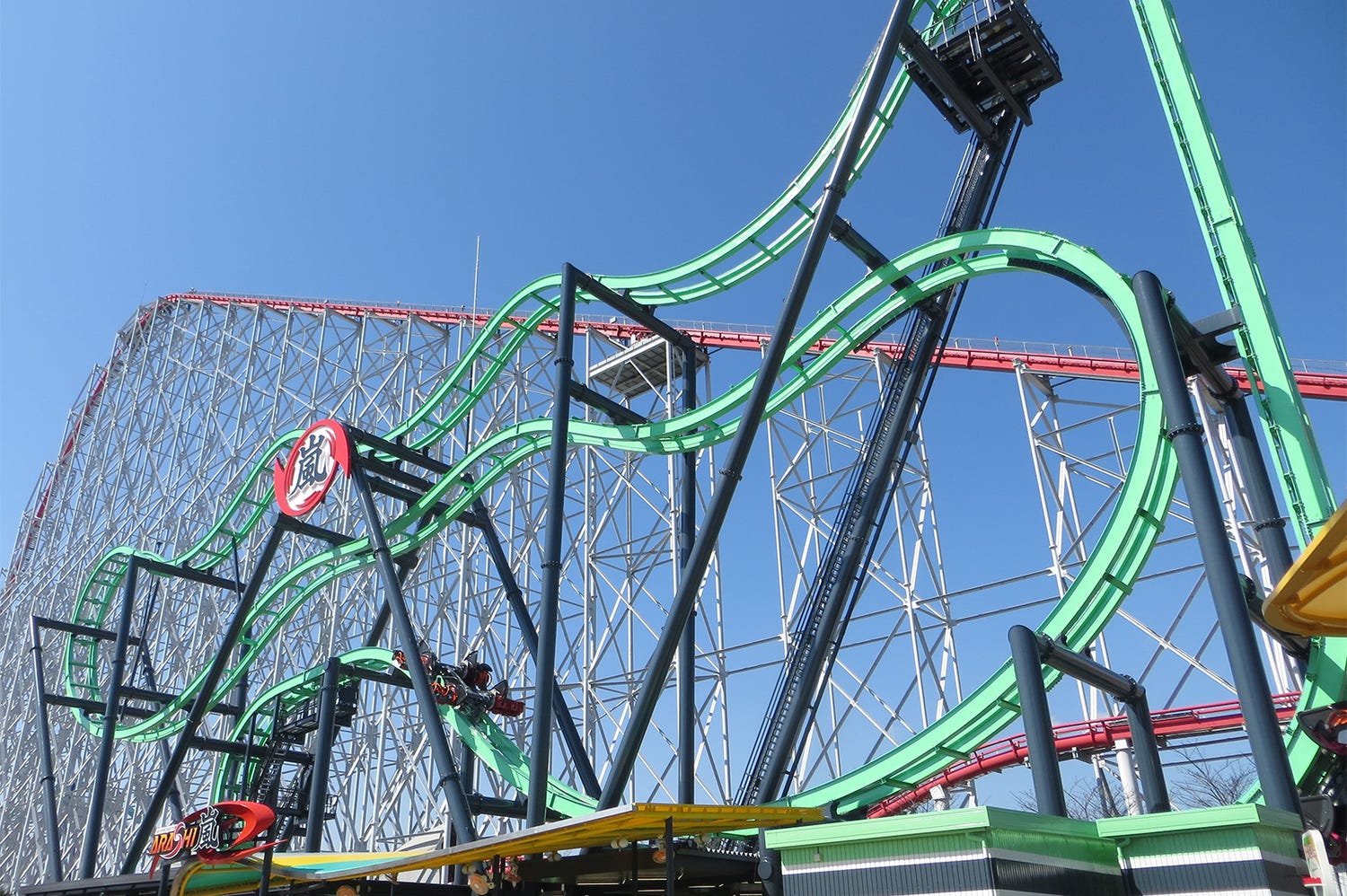 日本初の4Dスピンコースター「嵐」ナガシマスパーランドに誕生 予測不能のスリルに絶叫