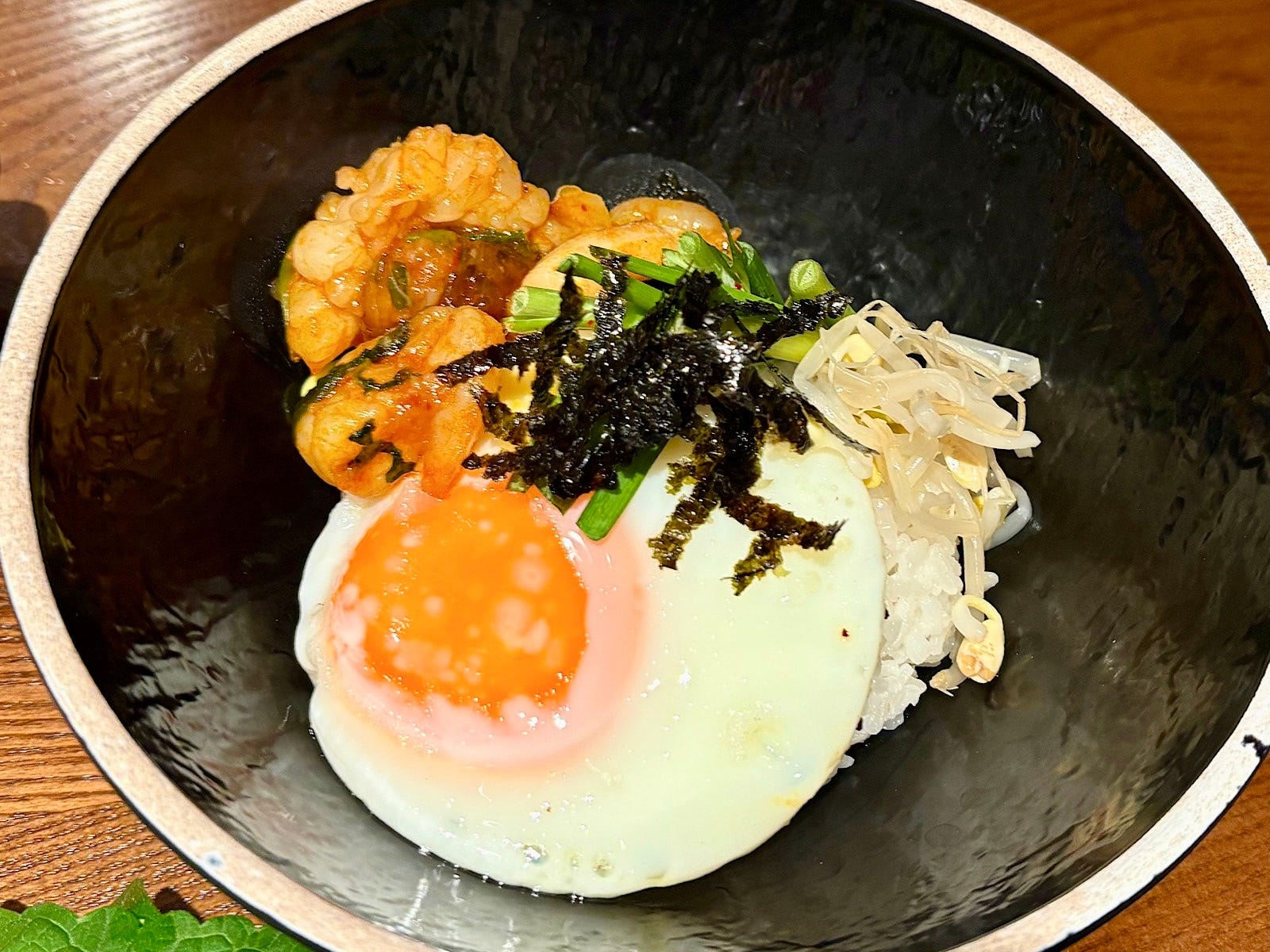 ナッコプセと半熟の目玉焼きごはんのコンビは絶品!