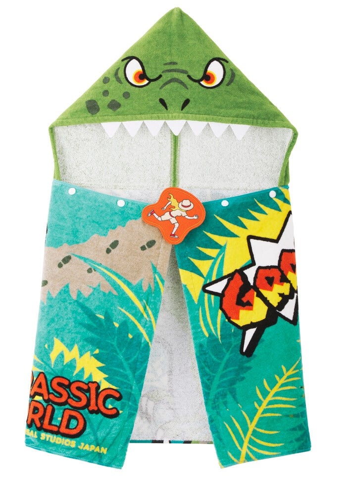 「ジュラシック・アウトフィッターズ」などで販売している、フード付きタオル3900円　画像提供：ユニバーサル・スタジオ・ジャパン
