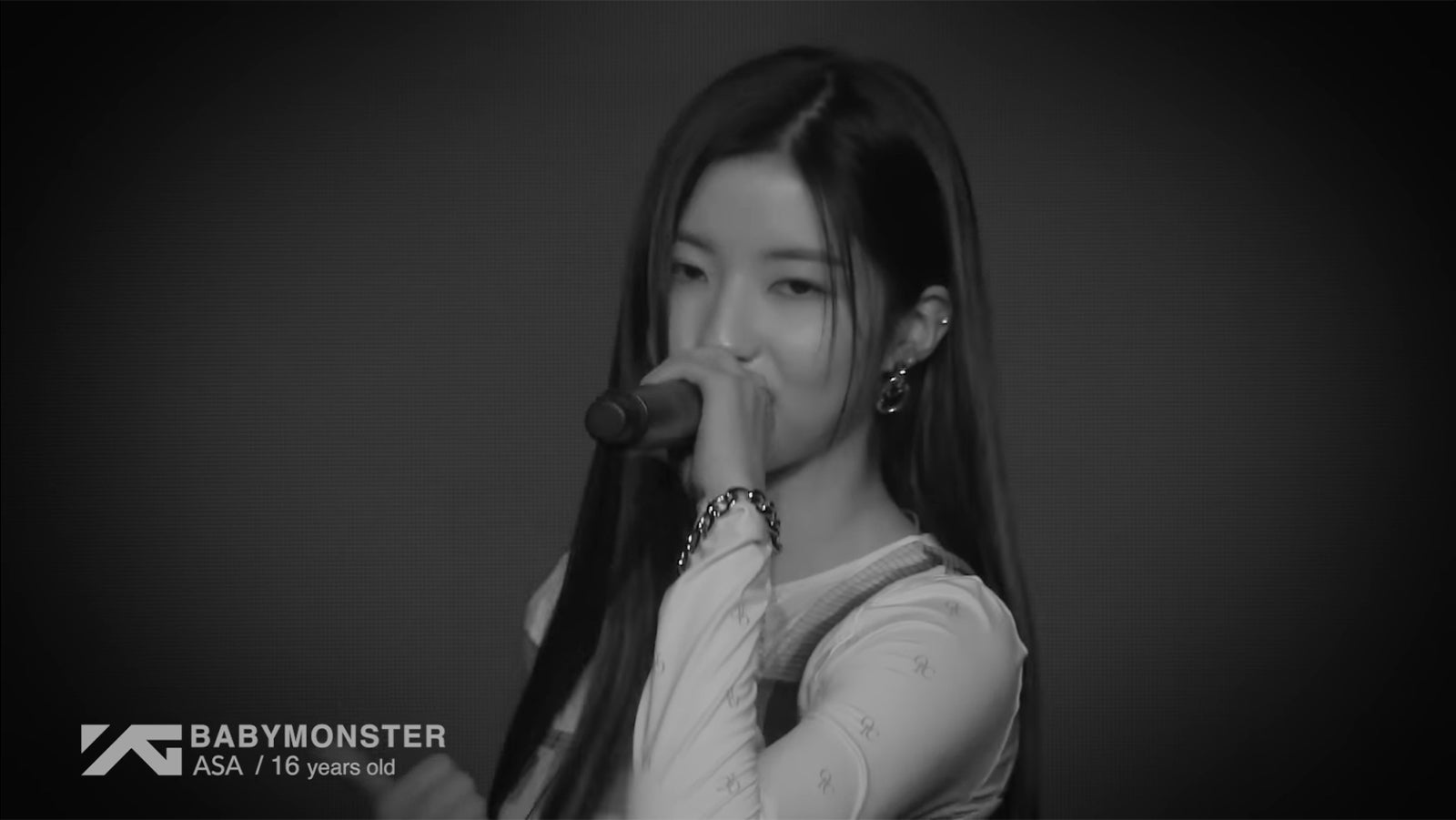 BLACKPINKに次ぐ新グループ・BABYMONSTER、4人目は日本出身のアサ　力強いラップ披露に「圧倒的存在感」「オーラがすごい」の声