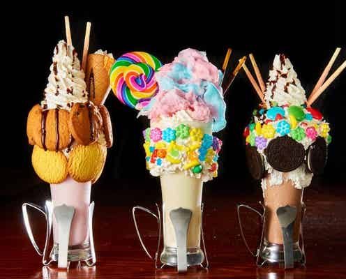 フォトジェニックな“クレイジーシェイク”が名物「ハレバレペコリ新宿」OPEN