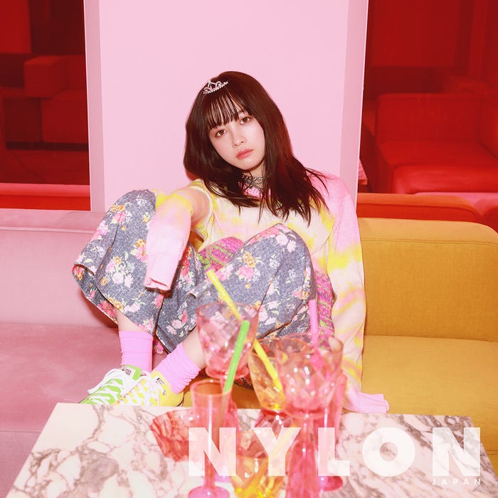 橋本環奈/「NYLON JAPAN」2019年4月号より(C)カエルム