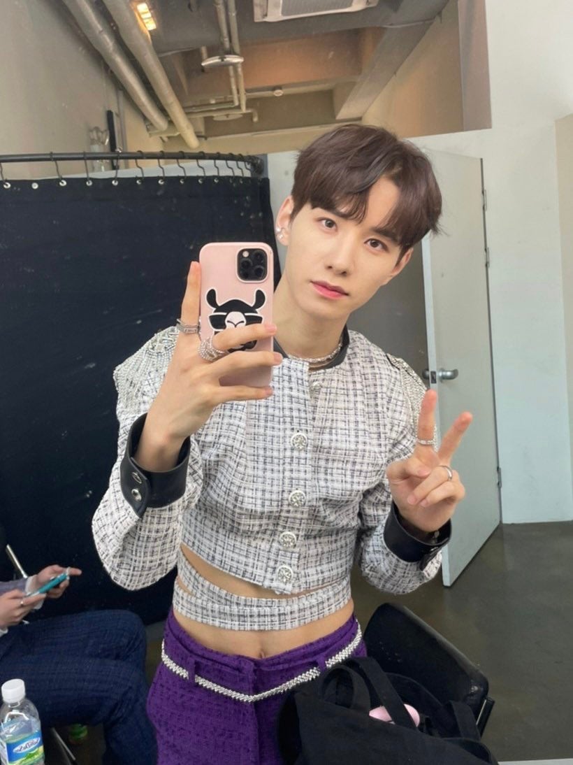 JO1佐藤景瑚、へそ出しショット公開「めちゃくちゃ綺麗な腹筋」「セクシーすぎる」と反響