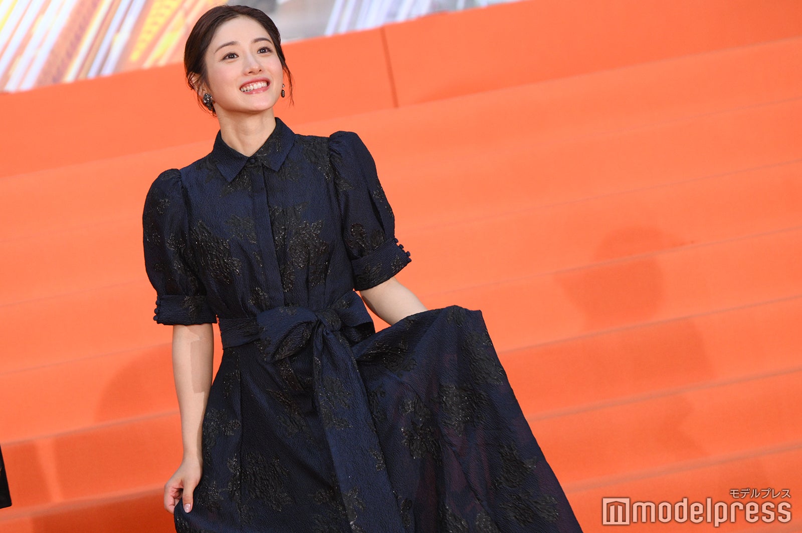 会場を見渡す石原さとみ（C）モデルプレス