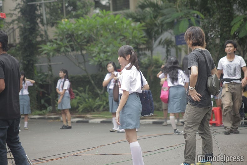 JKT48（ミュージックビデオ「Heavy Rotation」メイキングカット）