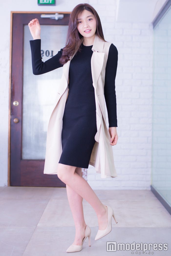 静麻波(C)モデルプレス