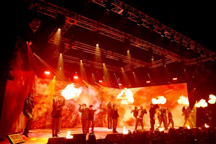 『LIVE×ONLINE COUNTDOWN 2020→2021 “RISING SUN TO THE WORLD”』より(提供写真)