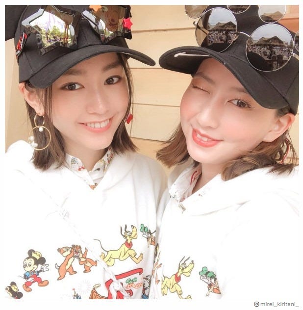 桐谷美玲 河北麻友子 みれまゆ ニコイチディズニーコーデが可愛い 真似したい おしゃれ の声 モデルプレス 桐谷美玲 河北麻友子 みれまゆ ニコイチディズニーコーデが可愛い 真似したい おしゃれ の声 モデルプレス