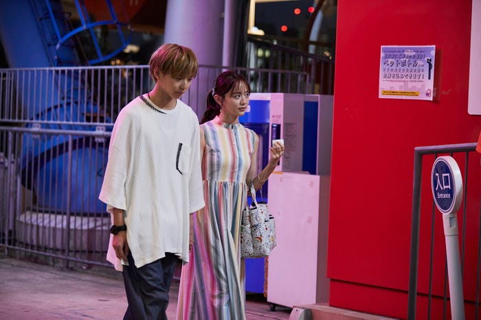 佐藤大樹、森香澄「栞ちゃん 心の声を聞かせてよ」(C)テレビ朝日