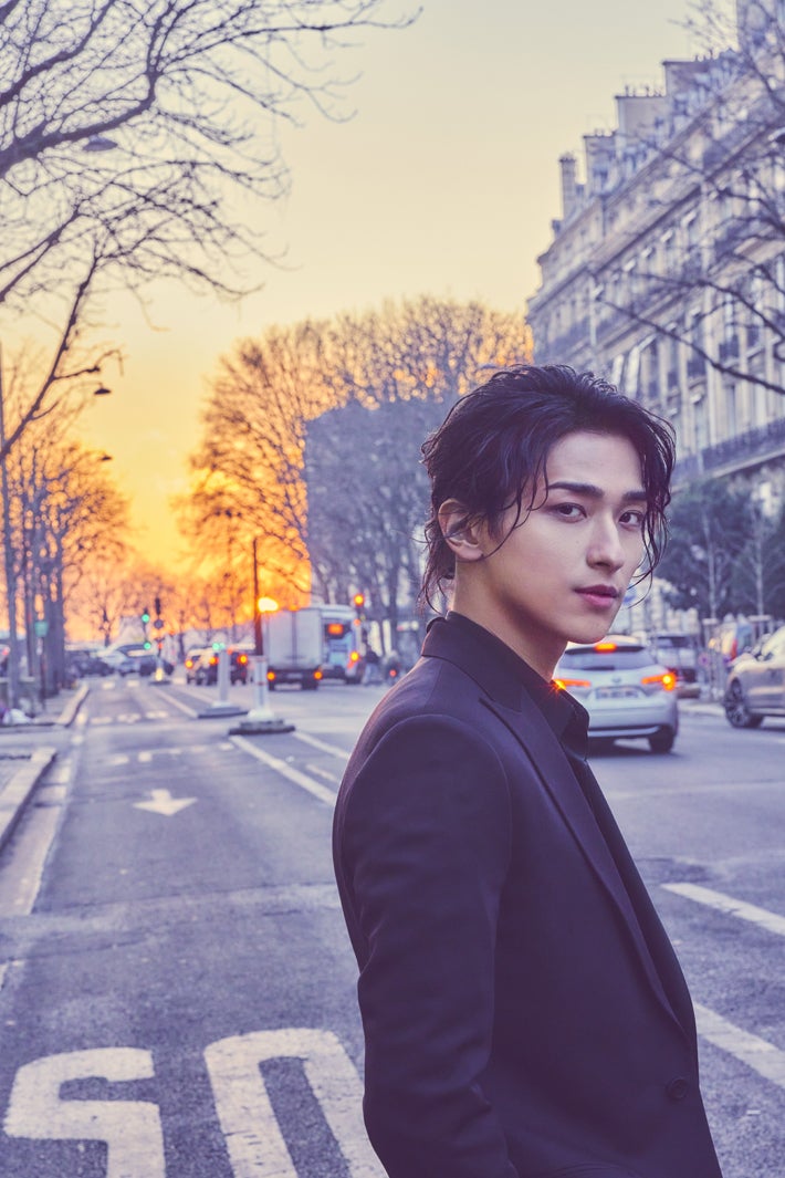 「横浜流星2025年カレンダー」（C）KADOKAWA