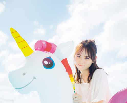 乃木坂46田村真佑、美脚際立つショーパン姿 1st写真集裏表紙4種&秋元康氏の帯コメント公開<恋に落ちた瞬間>