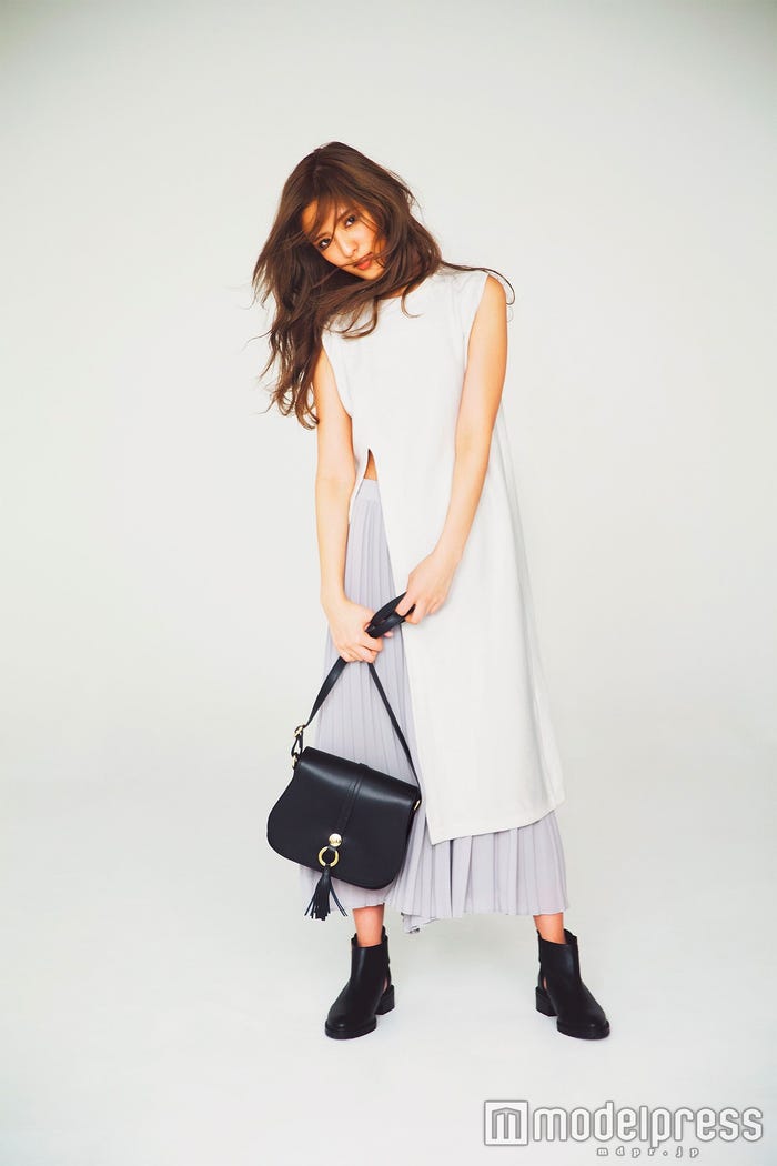 藤井萩花/初のスタイルブック「ANTITHESE(アンチテーゼ)」より(画像提供:LDH)