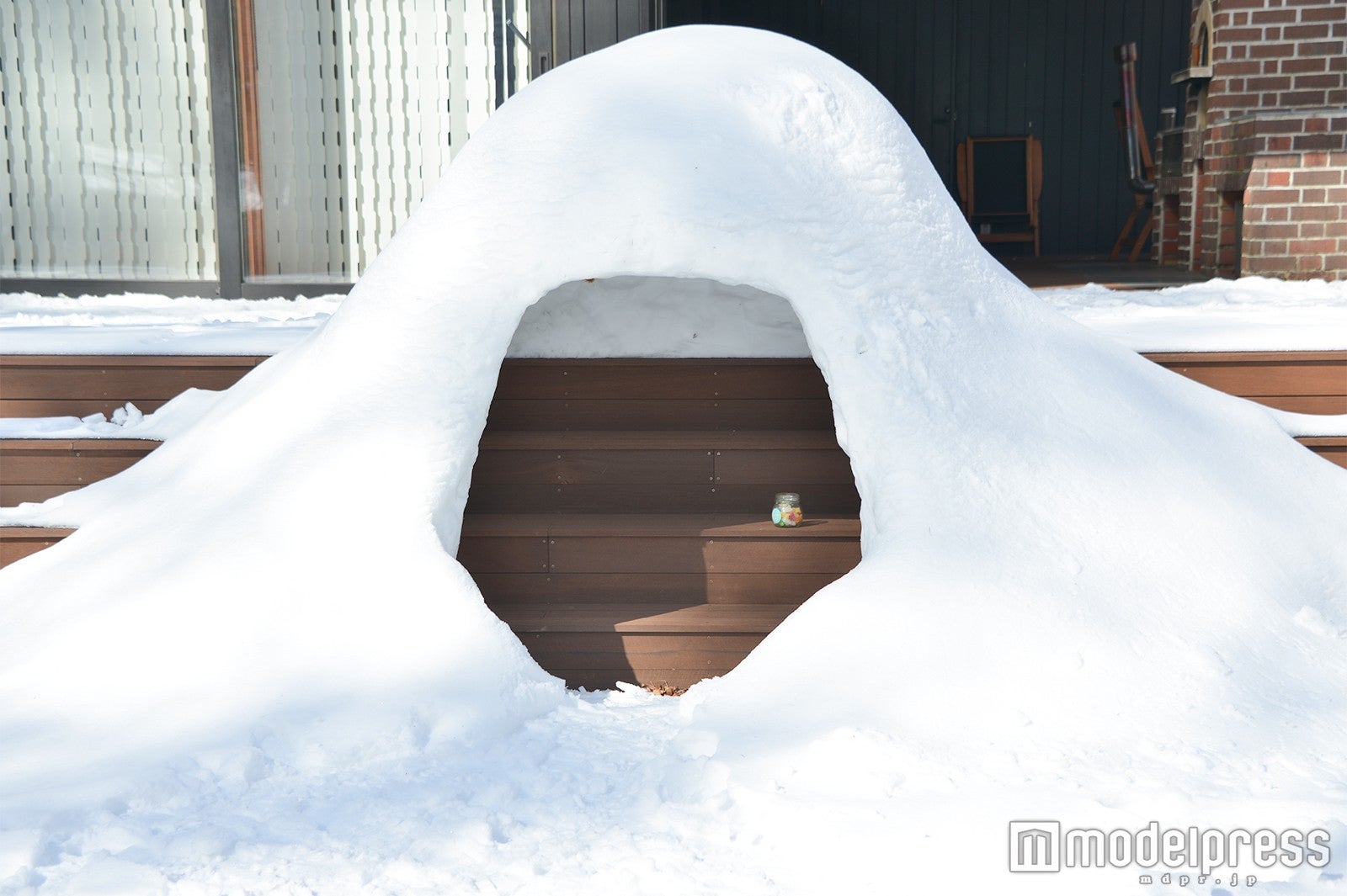 庭にはかまくらが（C）モデルプレス